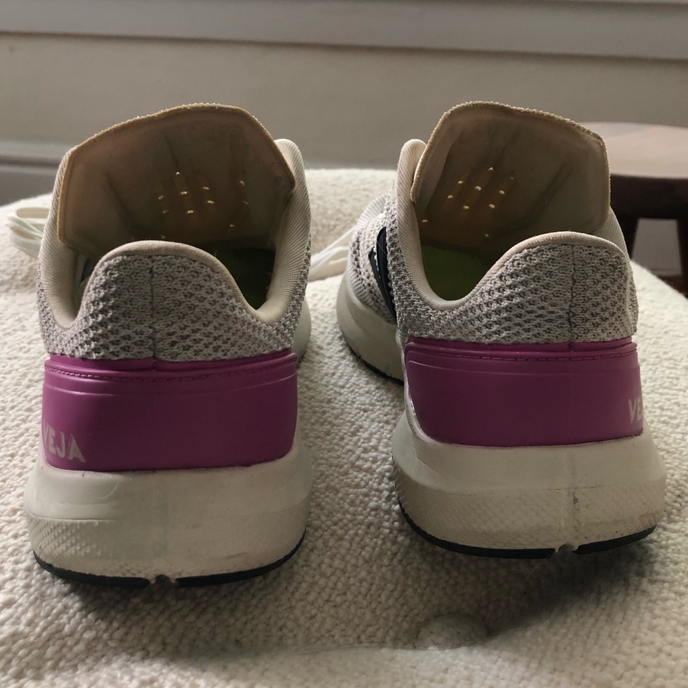 Veja Cream and Black Sneakers Modern Athletic Design - Picture 8 of 12